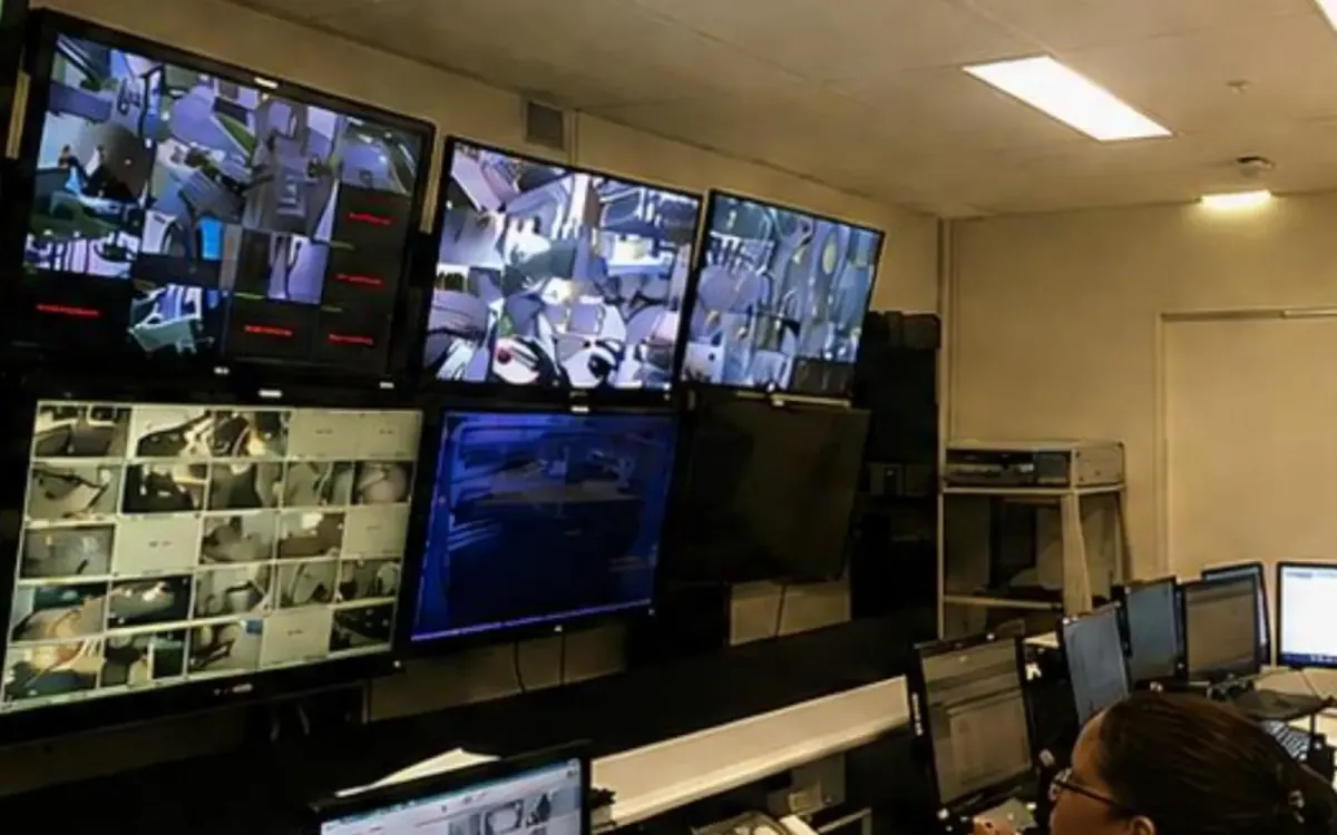 Central de monitoramento anterior com baixa visibilidade e sistemas fragmentados